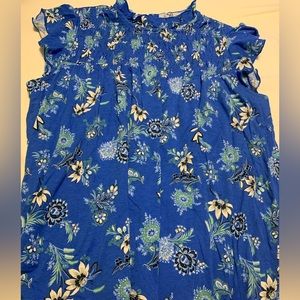 Cute blouse. Size medium. Used in great condition.